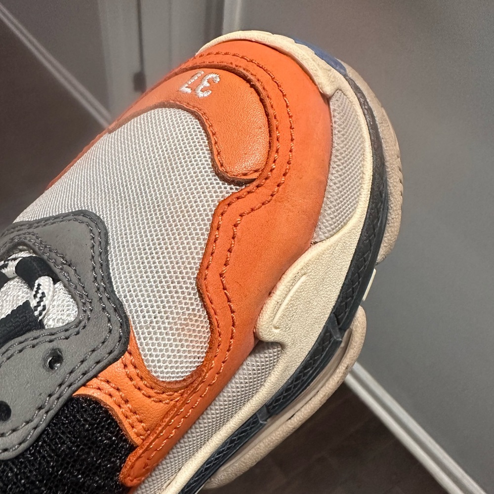 BALENCIAGA TRIPLE S SNEAKERS -AUTHENTIC - Picture 3 of 12